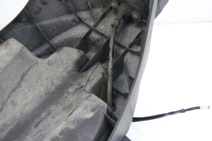 photo de PARAFANGO POSTERIORE SUZUKI SIXTEEN 125 (2008 - 2010)