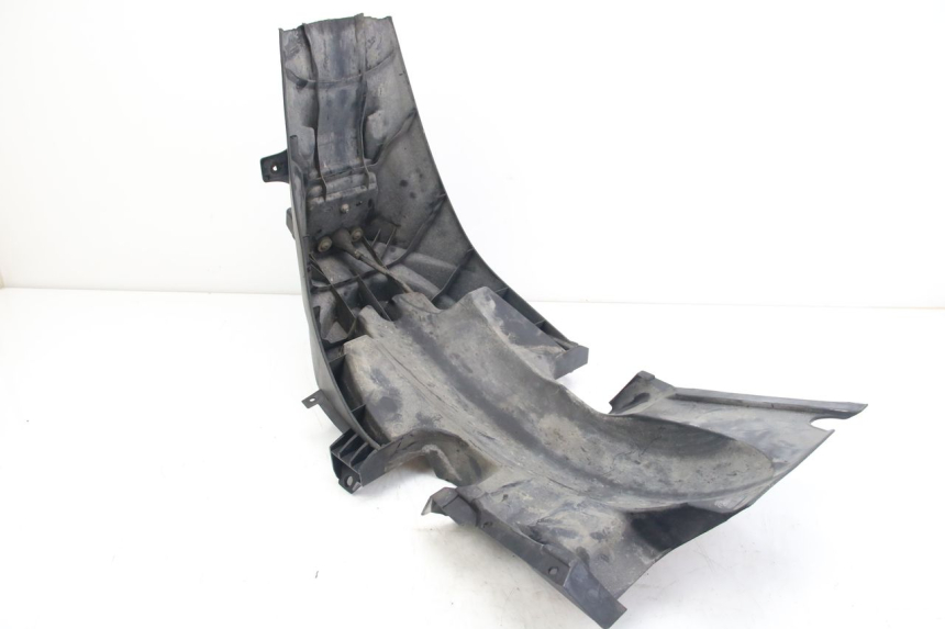 photo de PARAFANGO POSTERIORE SUZUKI SIXTEEN 125 (2008 - 2010)