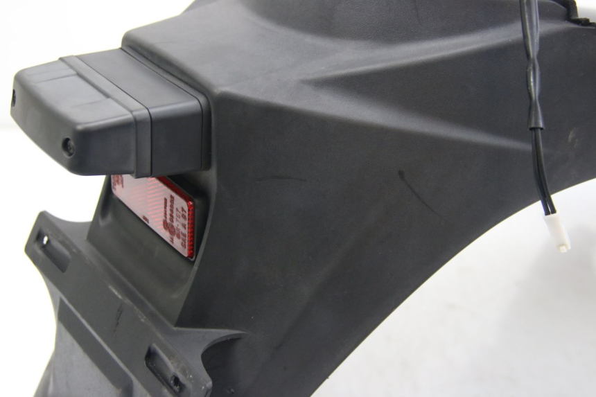 photo de PARAFANGO POSTERIORE SUZUKI SIXTEEN 125 (2008 - 2010)