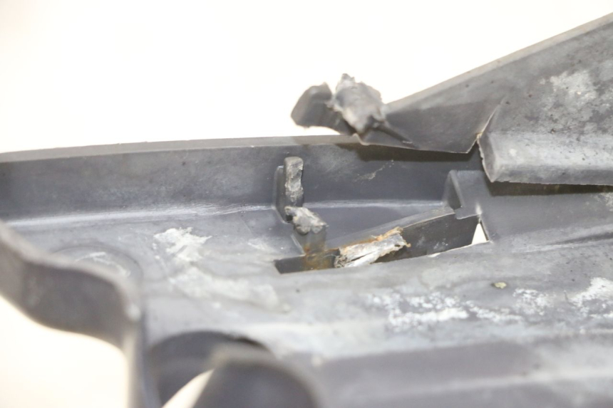 photo de PARAFANGO POSTERIORE PEUGEOT VIVACITY 100 (1999 - 2008) - Primo piano tecnico