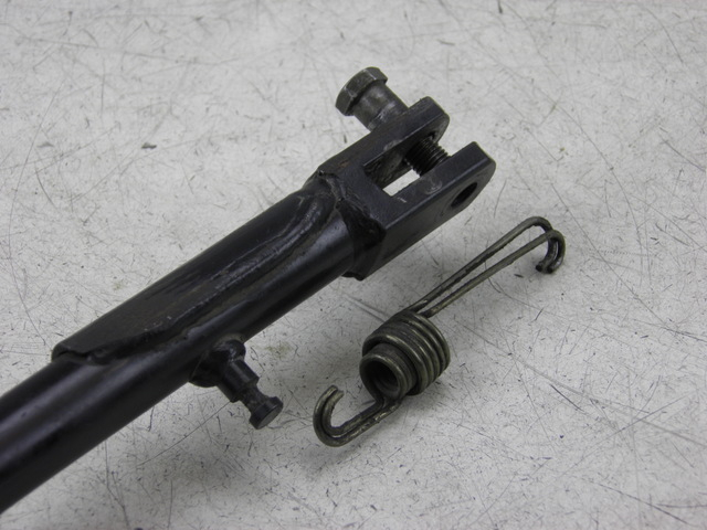 photo de Cavalletto laterale SUZUKI GZ MARAUDER 125 (1998 - 2004)