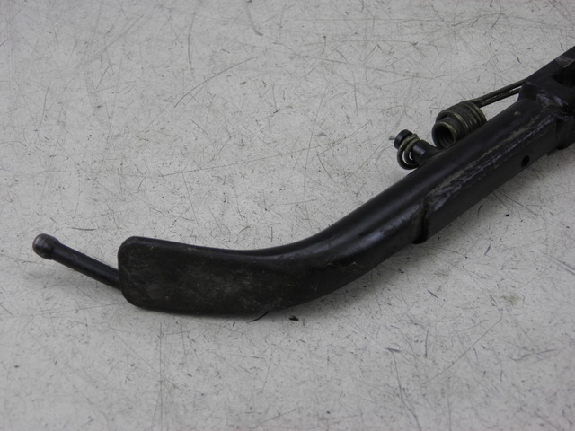 photo de Cavalletto laterale SUZUKI GZ MARAUDER 125 (1998 - 2004)