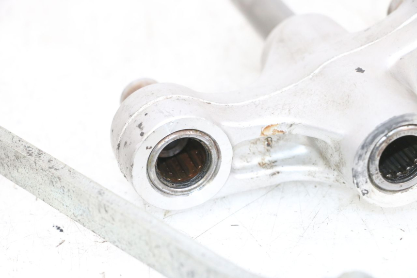 photo de Biella ammortizzatore SUZUKI GSF N BANDIT 600 (1996 - 1999) - Primo piano tecnico