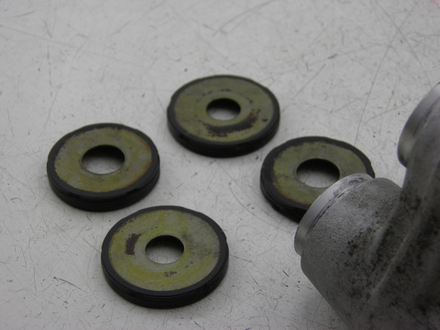 photo de Biella ammortizzatore HYOSUNG COMET GT 125 (2002 - 2007) - Zoom sullo stato d'uso