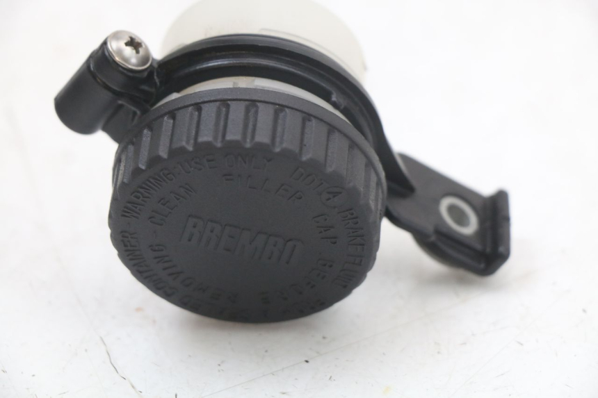 photo de VASO FLUIDO FRENI MOTO GUZZI NORGE 8V GT 1200 (2011 - 2016)