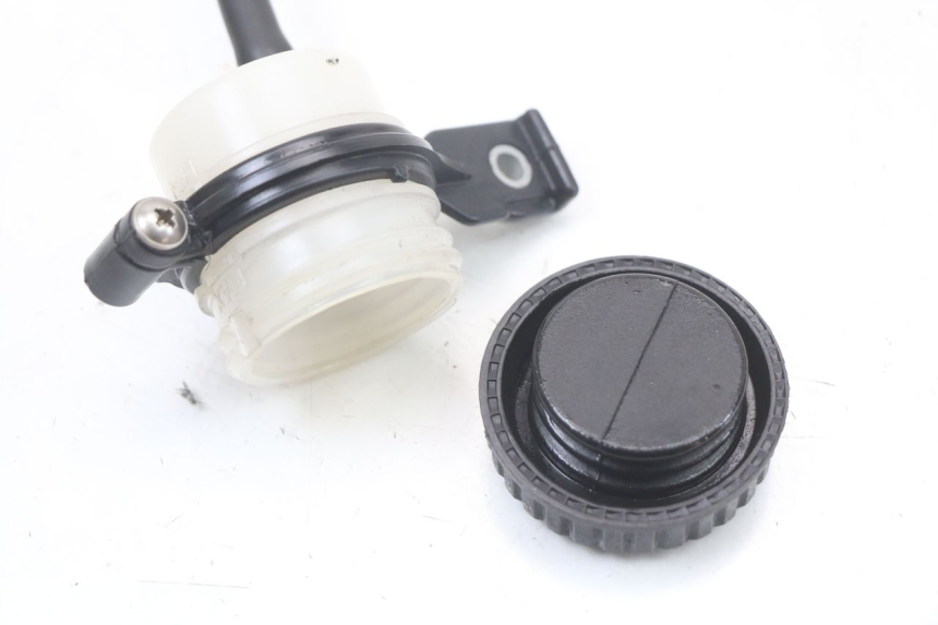 photo de VASO FLUIDO FRENI MOTO GUZZI NORGE 8V GT 1200 (2011 - 2016)