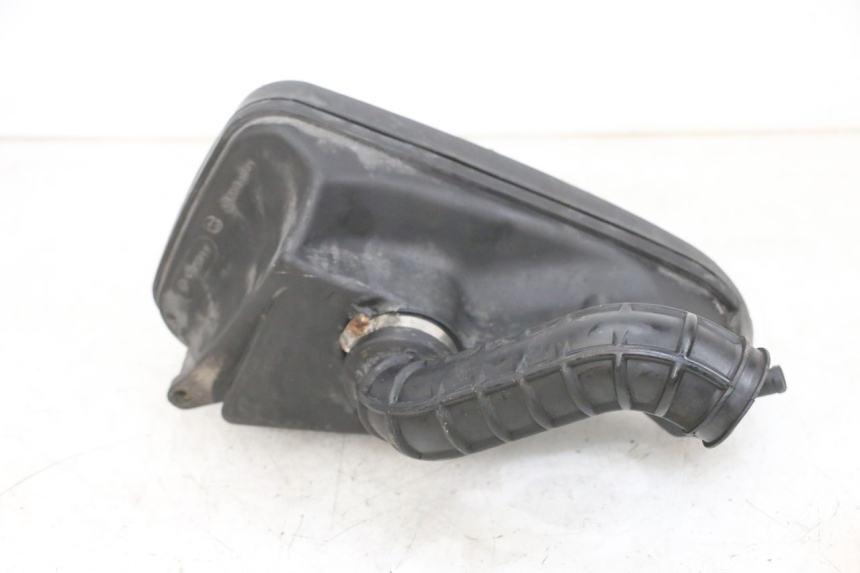 photo de SCATOLA DELL'ARIA PIAGGIO FLY 4T 50 (2013 - 2017) - Dettagli dei punti di fissaggio