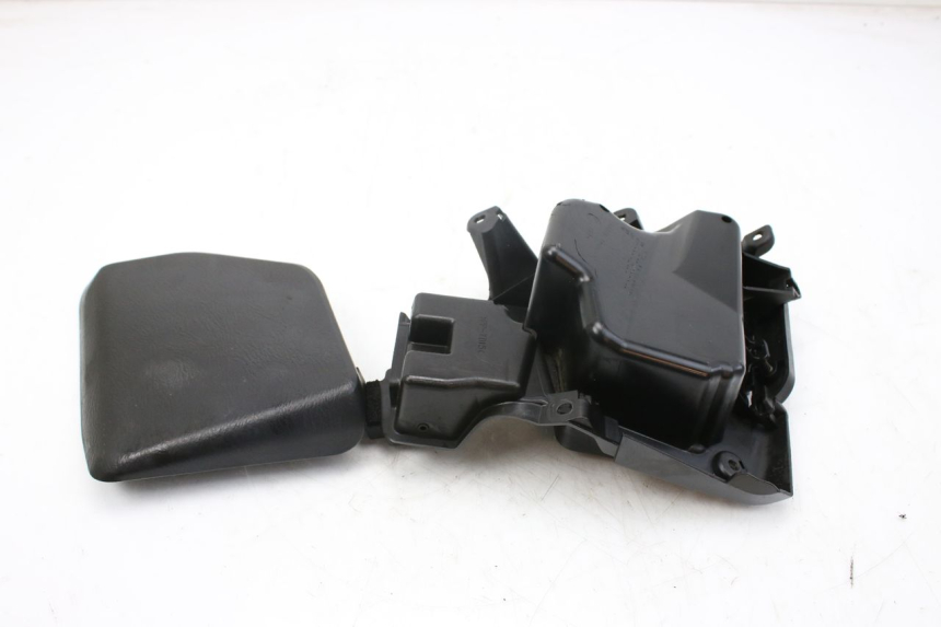 photo de SCATOLA PORTAOGGETTI SUZUKI AN BURGMAN 400 (2006 - 2010)