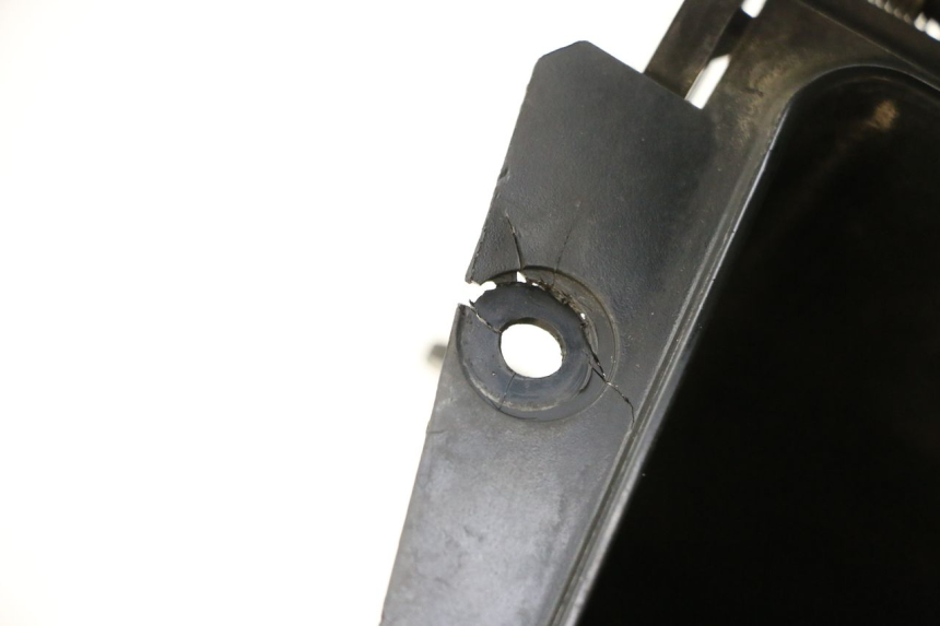 photo de PORTAOGGETTI YAMAHA FJR ABS 1300 (2006 - 2012) - Dettagli dei punti di fissaggio