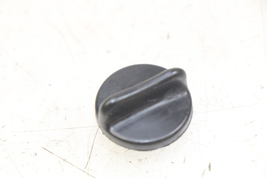 photo de TAPPO COPERCHIO OLIO SUZUKI BURGMAN 650 (2002 - 2004)