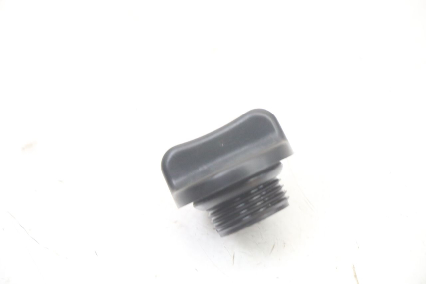 photo de TAPPO COPERCHIO OLIO SUZUKI GSF S BANDIT 600 (2000 - 2004)