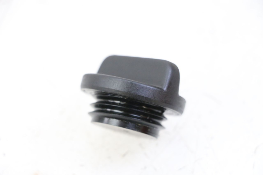 photo de TAPPO OLIO MOTORE YAMAHA FZ6 FAZER S2 600 (2007 - 2011)