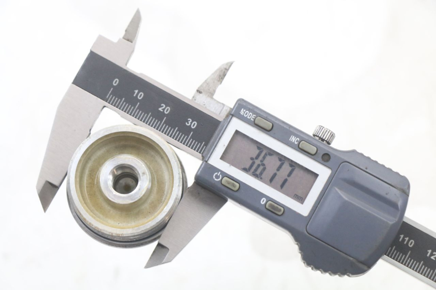 photo de TAPPO FORCELLA HONDA CBR F 1000 (1993 - 1996) - Primo piano tecnico