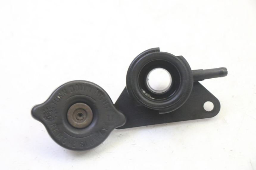 photo de TAPPO DEL RADIATORE SUZUKI BURGMAN 125 (2007 - 2014)