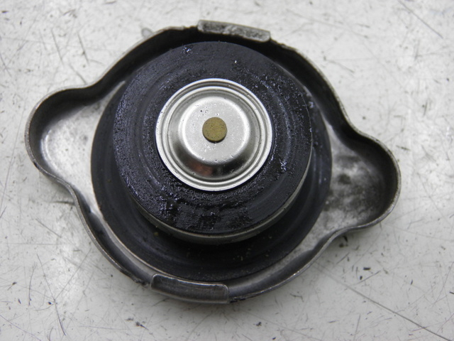 photo de TAPPO DEL RADIATORE HONDA PCX (JF57/JF64) 125 (2014 - 2018)