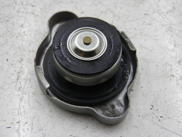 photo de TAPPO DEL RADIATORE HONDA PCX (JF57/JF64) 125 (2014 - 2018)