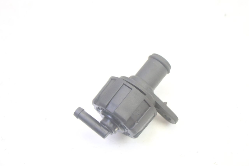 photo de TAPPO DEL RADIATORE YAMAHA XMAX X-MAX 125 (2006 - 2009) - Dettaglio del componente