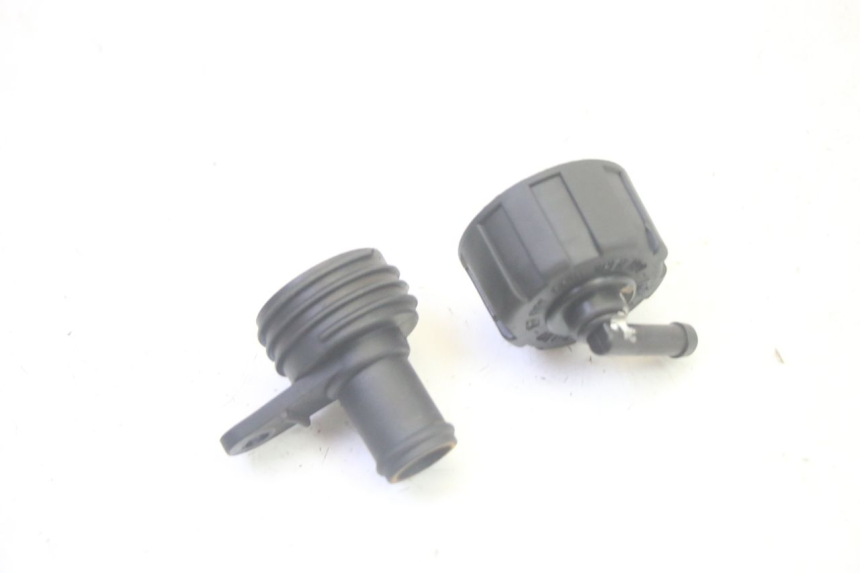 photo de TAPPO DEL RADIATORE YAMAHA XMAX X-MAX 125 (2006 - 2009) - Zoom sullo stato d'uso