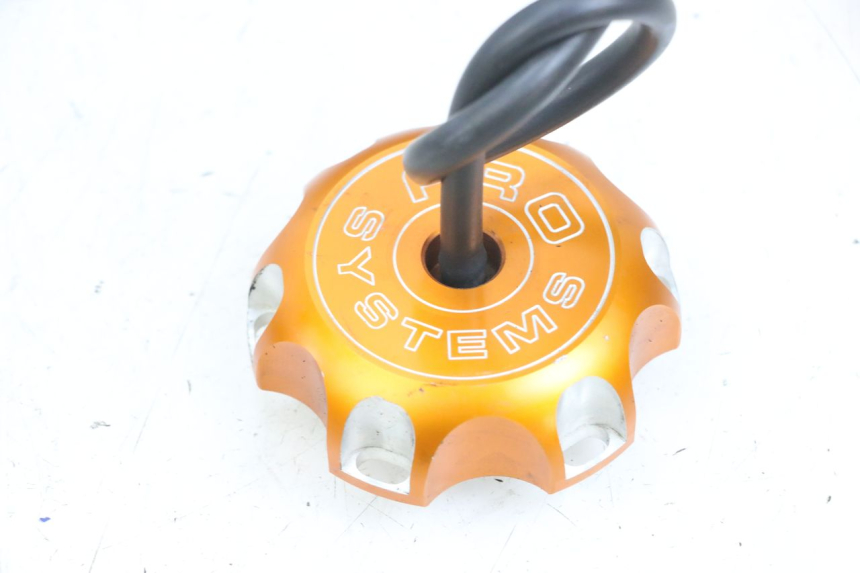 photo de TAPPO SERBATOIO KAWASAKI KXF KX-F 250 (2017 - 2019) - Zoom sullo stato d'uso