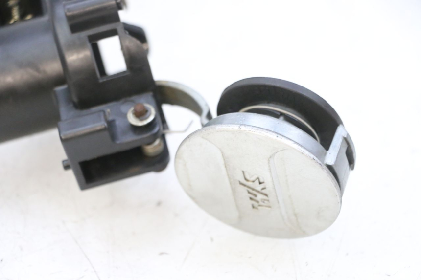 photo de TAPPO SERBATOIO SYM ORBIT III 3 4T 50 (2021 - 2025) - Primo piano tecnico