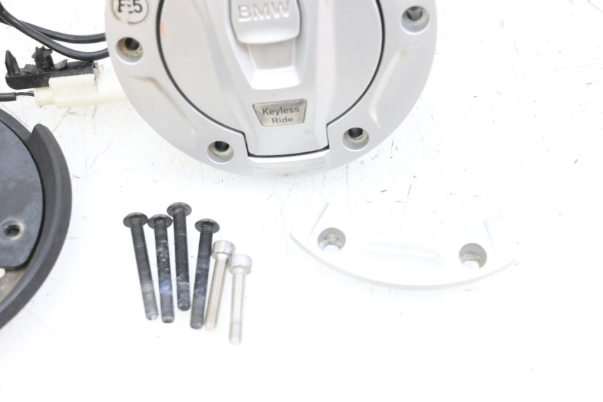 photo de TAPPO SERBATOIO BMW R GS 1250 (2021 - 2024) - Marcature e riferimenti originali