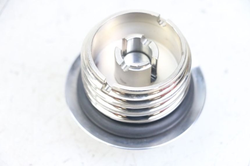 photo de TAPPO SERBATOIO CARBURANTE HARLEY DAVIDSON SPORTSTER XL CUSTOM 1200 (2003 - 2004)