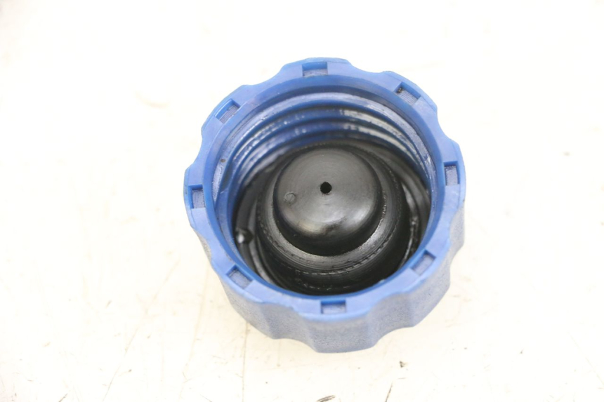 photo de TAPPO SERBATOIO OLIO PEUGEOT ELYSEO 125 (1999 - 2004) - Dettaglio del componente