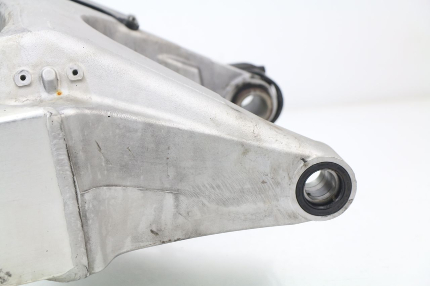 photo de Braccio oscillante HONDA CBR 929 RR FIREBLADE 900 (2000 - 2001) - Primo piano ad alta risoluzione