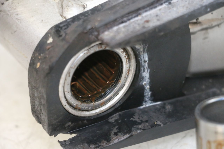 photo de Braccio oscillante SUZUKI GSF N BANDIT 600 (1996 - 1999) - Zoom sullo stato d'uso