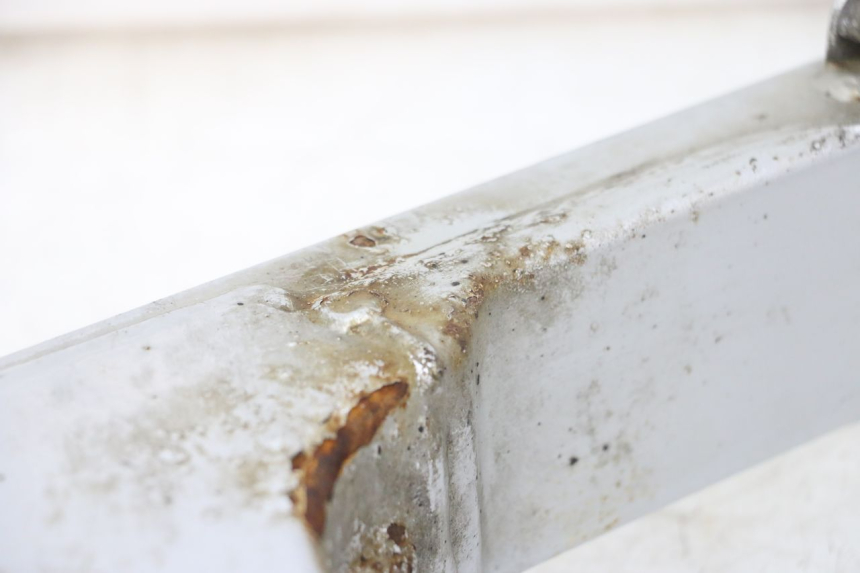 photo de FORCELLONE HONDA CBR F 1000 (1993 - 1996) - Stato della superficie e materiale