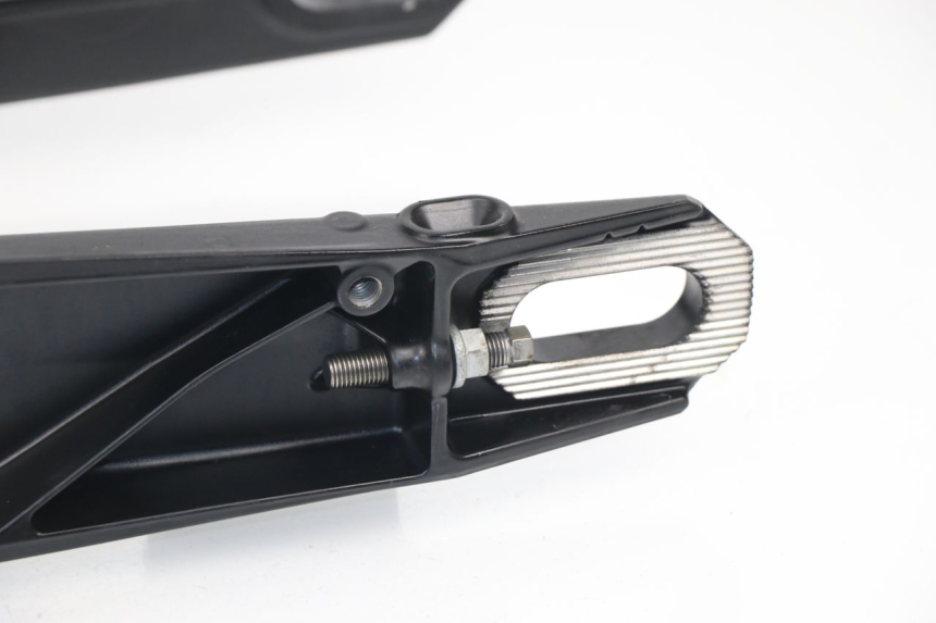 photo de Braccio oscillante HUSQVARNA SVARTPILEN 701 690 (2019 - 2020)