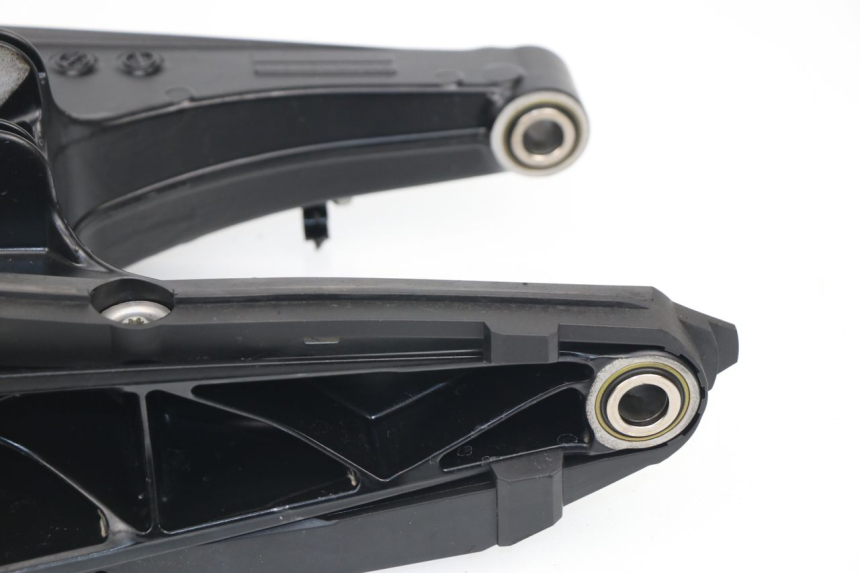 photo de Braccio oscillante HUSQVARNA SVARTPILEN 701 690 (2019 - 2020)