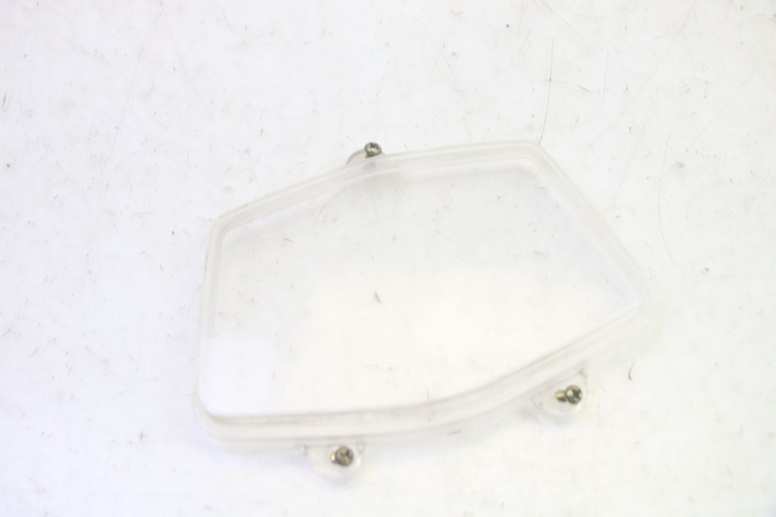 photo de COPERCHIO CONTACHILOMETRI PEUGEOT KISBEE 4T 50 (2018 - 2022) - Zoom sullo stato d'uso