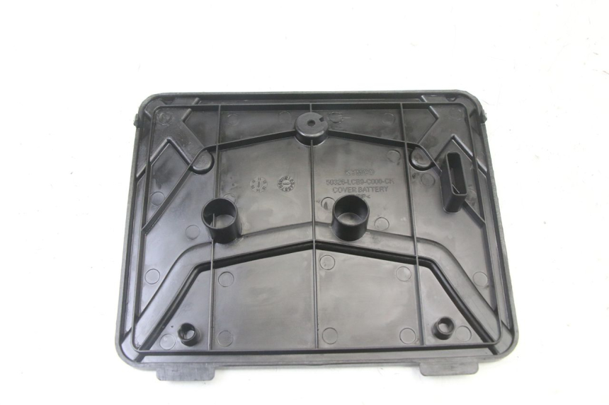 photo de COPERCHIO BATTERIA KYMCO AGILITY 4T 50 (2005 - 2018)