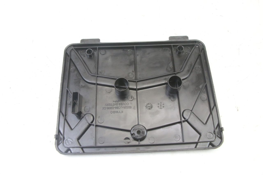 photo de COPERCHIO BATTERIA KYMCO AGILITY 4T 50 (2005 - 2018)