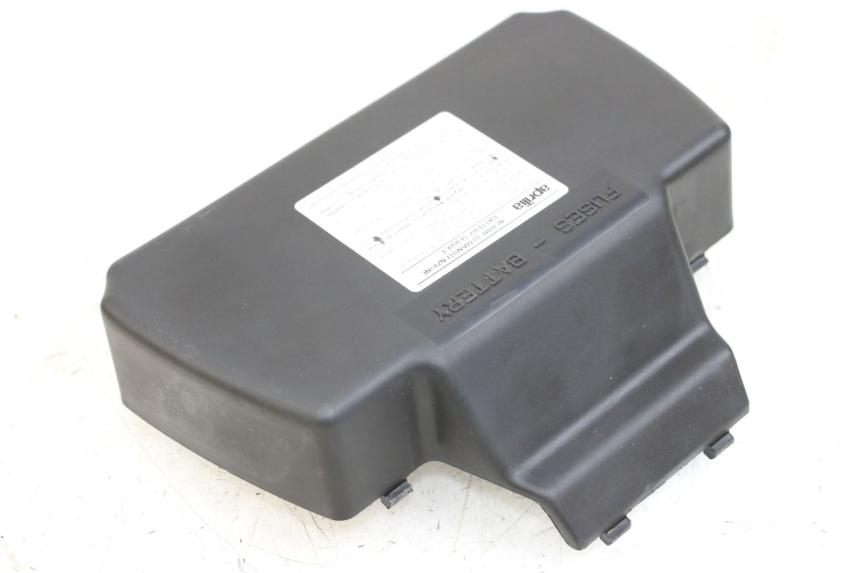 photo de COPERCHIO BATTERIA APRILIA SCARABEO 100 (2003 - 2012)