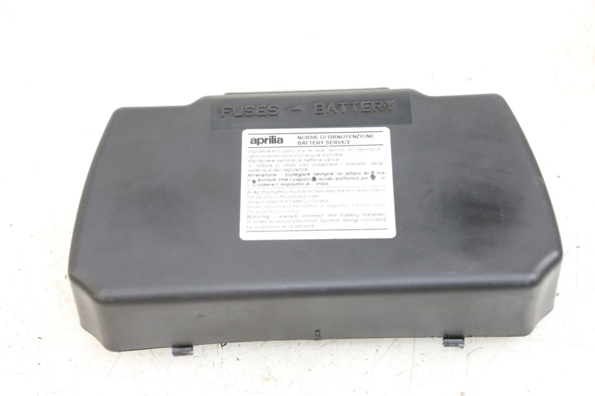 photo de COPERCHIO BATTERIA APRILIA SCARABEO 100 (2003 - 2012)