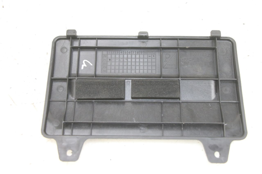 photo de COPERCHIO BATTERIA APRILIA SXR 50 (2021 - 2023)