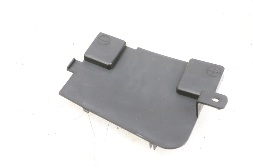 photo de BATTERIA COPERCHIO SYM GTS EVO 125 (2009 - 2013) - Zoom sullo stato d'uso