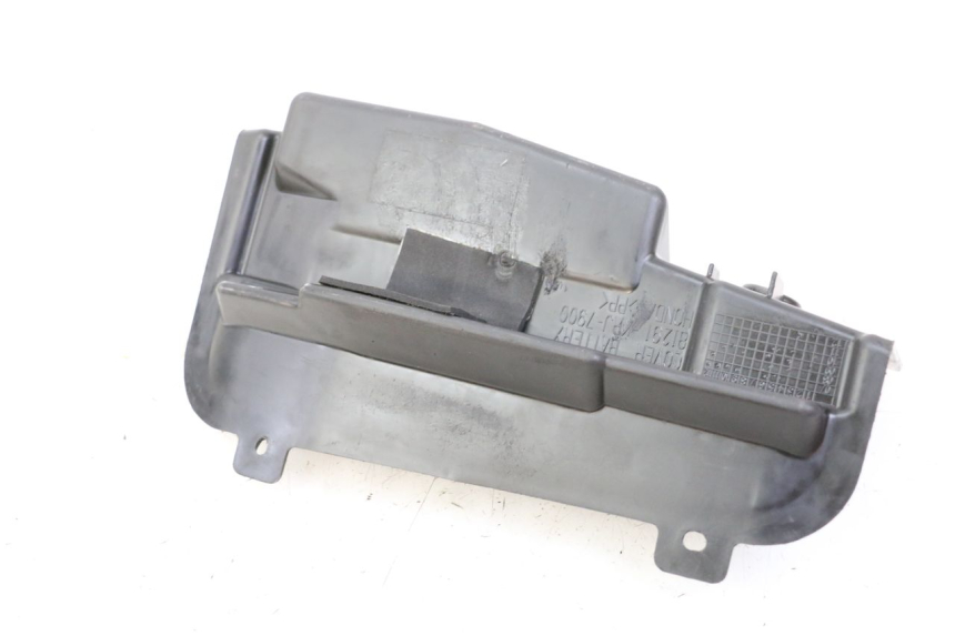 photo de COPERCHIO BATTERIA HONDA FES S-WING SWING ABS 125 (2007 - 2015)
