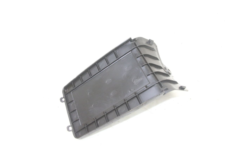 photo de COPERCHIO BATTERIA PEUGEOT KISBEE 2T 50 (2010 - 2017)