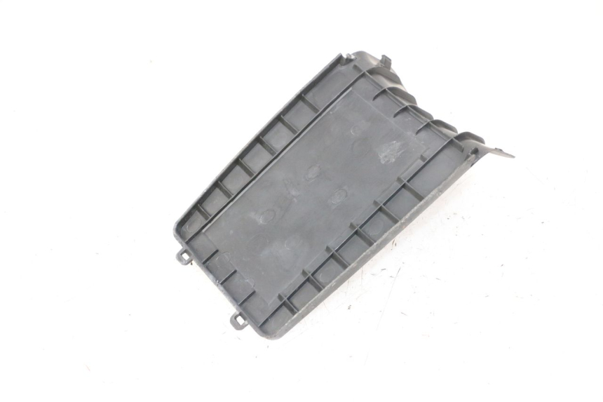 photo de COPERCHIO BATTERIA PEUGEOT KISBEE 2T 50 (2010 - 2017)