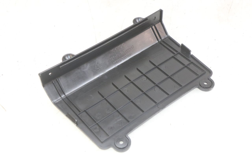 photo de COPERCHIO BATTERIA KYMCO AGILITY 16+ 4T 50 (2018 - 2023)