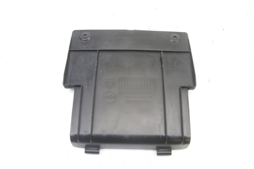 photo de BATTERIA COPERCHIO SYM ORBIT III 3 4T 50 (2021 - 2025)
