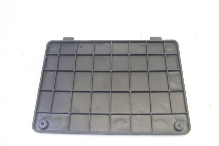 photo de BATTERIA COPERCHIO JM MOTORS SANTANA EVO 50 (2024 - 2026) - Altra angolazione