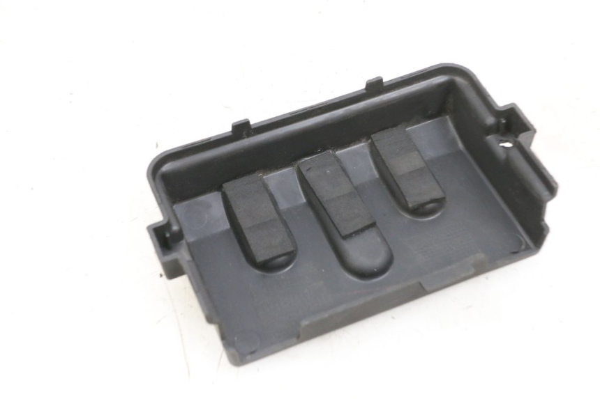 photo de BATTERIA COPERCHIO PEUGEOT SPEEDFIGHT 4 4T EFI 50 (2021 - 2025) - Dettaglio del componente