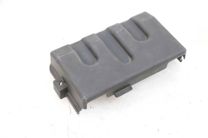 photo de BATTERIA COPERCHIO PEUGEOT SPEEDFIGHT 4 4T EFI 50 (2021 - 2025) - Altra angolazione