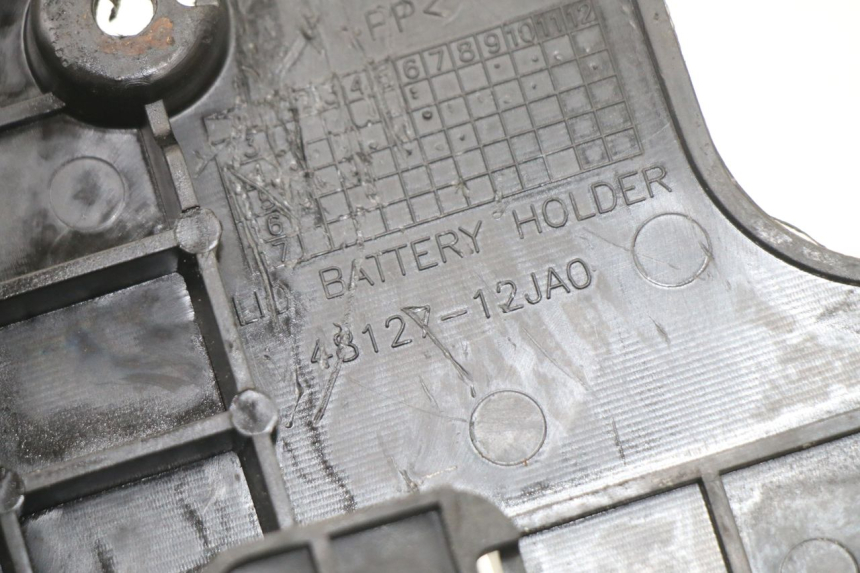 photo de BATTERIA COPERCHIO SUZUKI BURGMAN 125 (2015 - 2017)