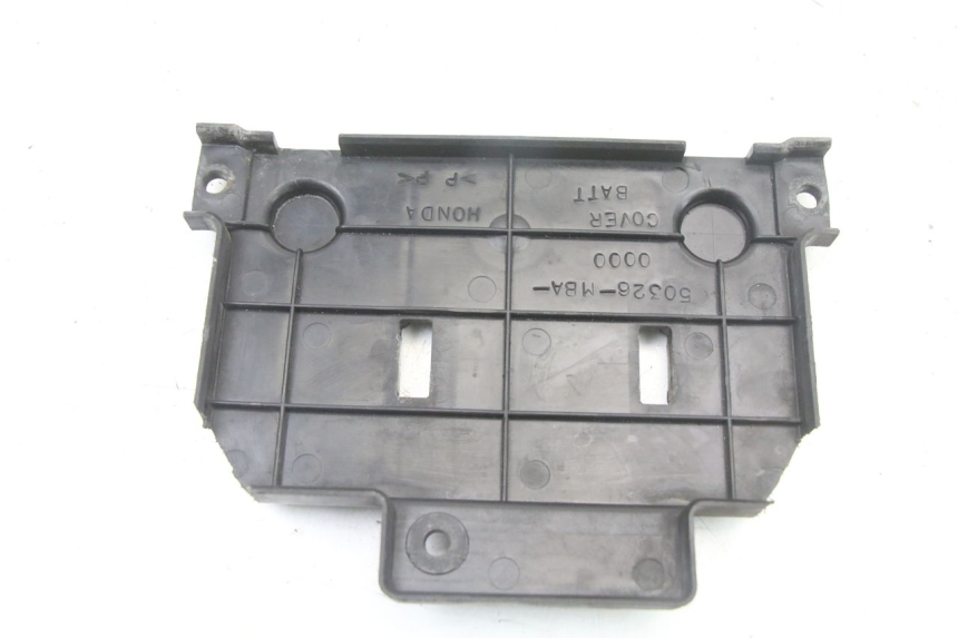 photo de BATTERIA COPERCHIO HONDA VT C2 SHADOW 750 (1997 - 2001) - Dettaglio del componente