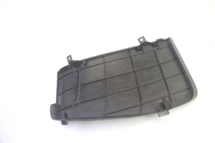 photo de COPERCHIO BATTERIA YAMAHA XMAX X-MAX 125 (2006 - 2009) - Altra angolazione